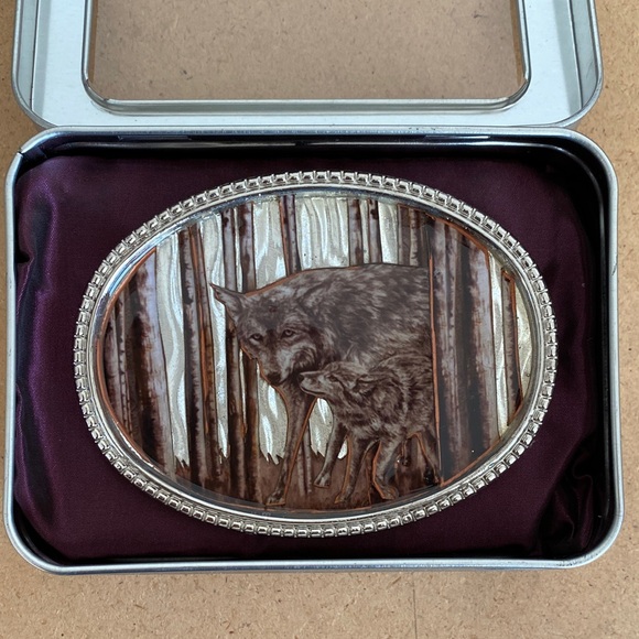 Wolf Design Belt Buckle by MaLynda Poulson - Picture 1 of 6